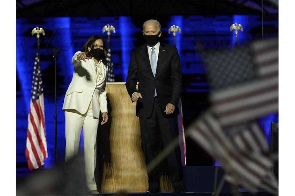 Kamala Harris - für viele die eigentliche Hoffnungsträgerin Künftig Vizepräsidentin und US-Präsident: Kamala Harris und Joe Biden. Foto: Andrew Harnik/AP/dpa