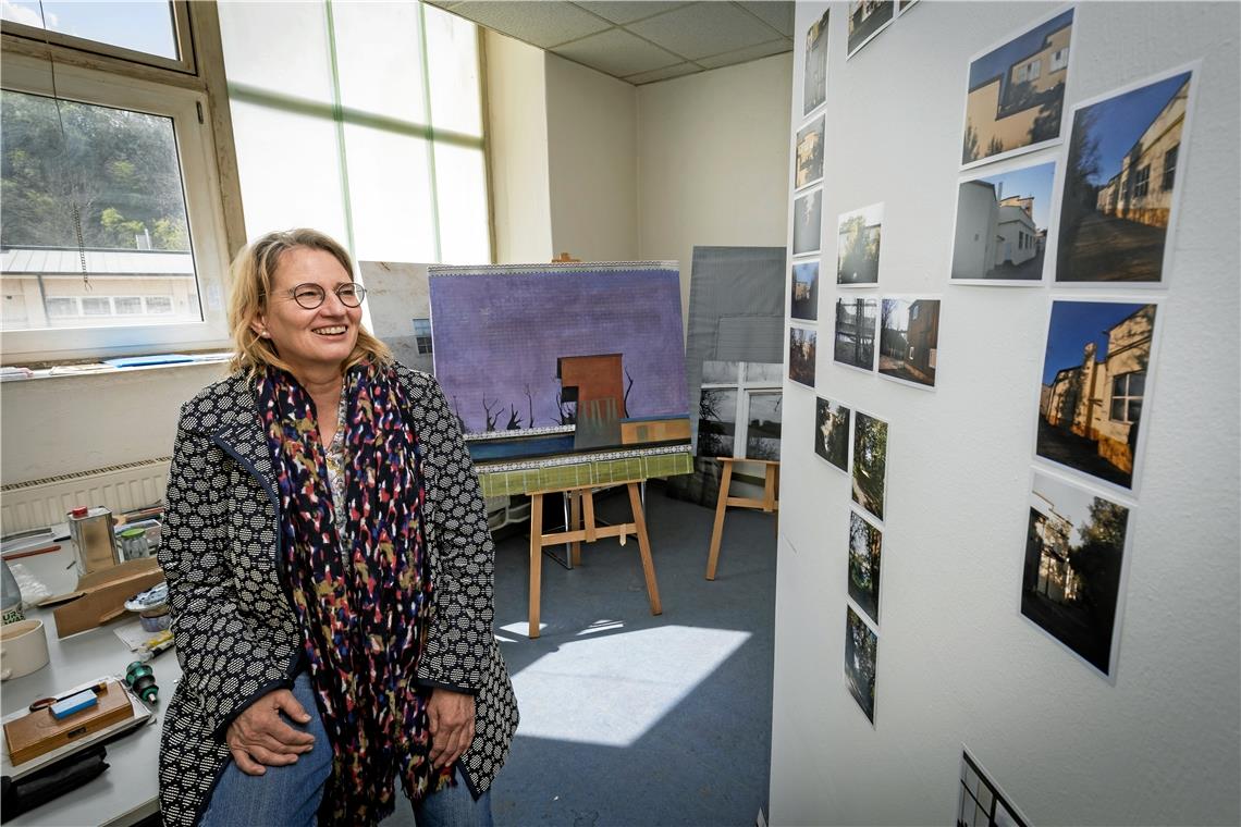 Festival macht die Bauausstellung IBA in Backnang sichtbar Künstlerin Barbara Kastin hat seit Anfang des Jahres ihr Atelier auf dem IBA-Gelände. Dort beschäftigt sie sich intensiv mit der Backnanger Industriegeschichte. Ihre Werke wird sie während des IBA-Festivals im Helferhaus ausstellen. Foto: Alexander Becher