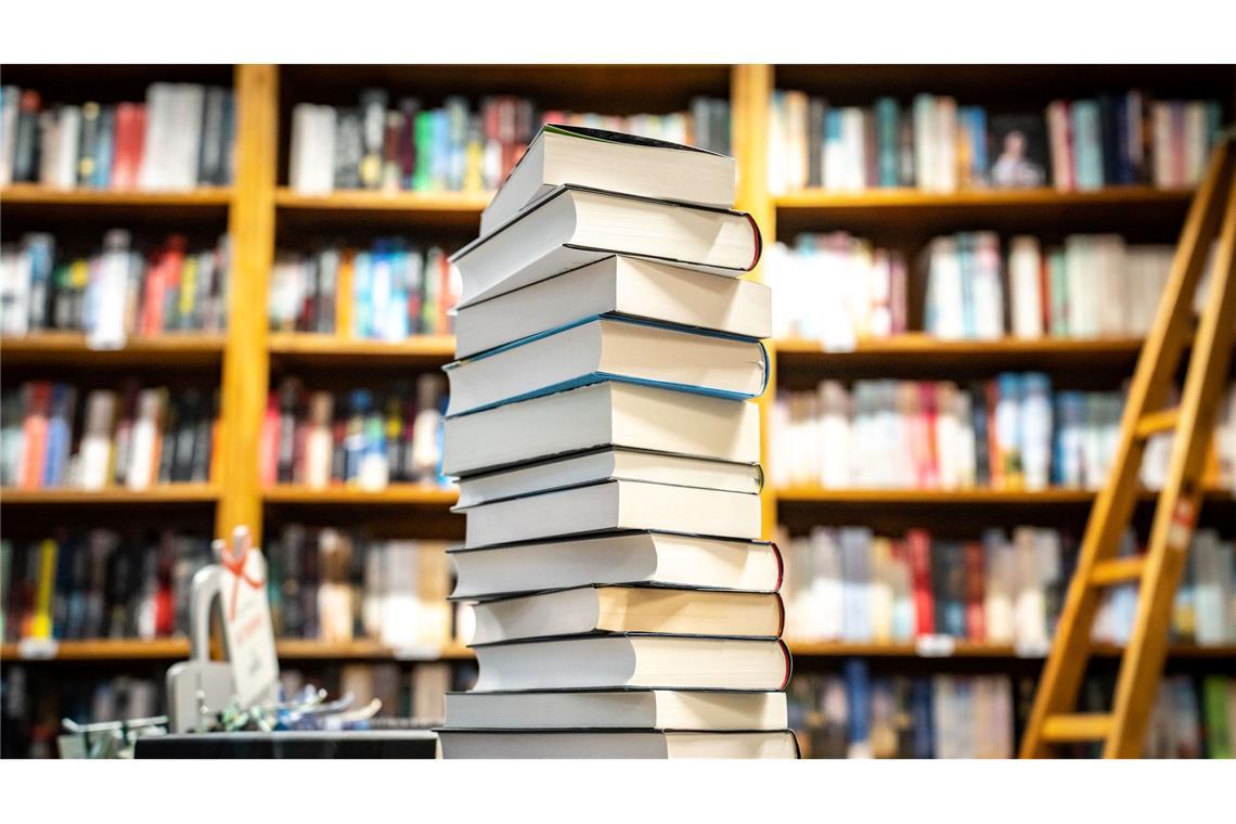 Künstliche Intelligenz dringt auch in die Welt der Bücher vor – nicht ohne Kritik.