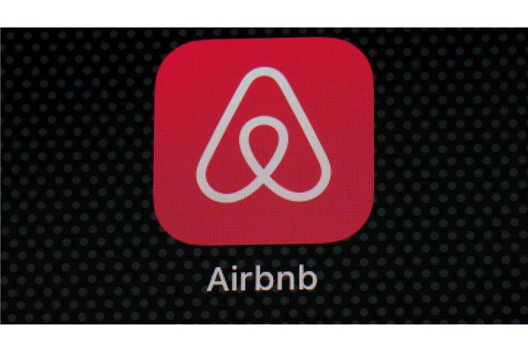 Künstliche Intelligenz soll die Airbnb-App stärker auf einzelne Nutzer zuschneiden. (Archivbild)