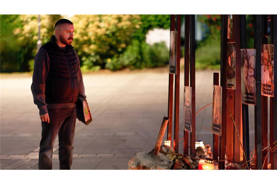 Kulina bei einer Mahnwache für die Todesopfer des Hochhausbrandes.