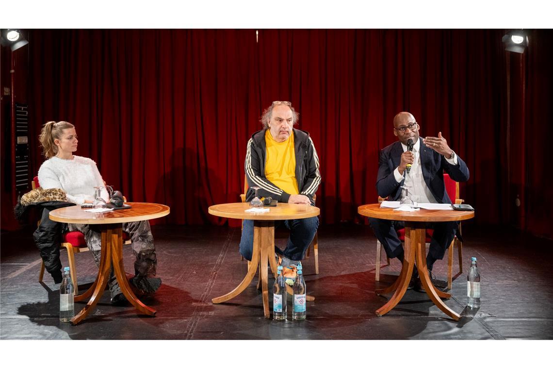 "Drecksarbeit" an der Volksbühne? Lilienthal folgt Pollesch Kultursenator Joe Chialo stellte die neue Personalie in der Volksbühne vor.