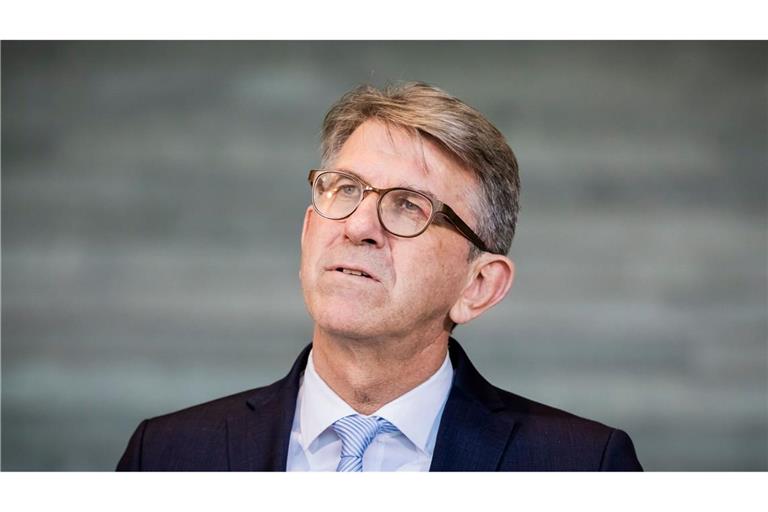 Kulturstaatsminister Wolfram Weimer erläutert seinen Umgang mit der Vergabe des Deutschen Buchhandlungspreises. (Archivbild)