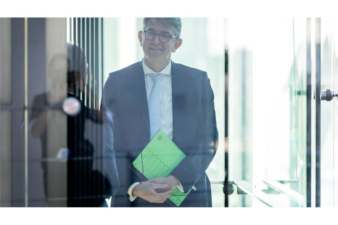 Kulturstaatsminister Wolfram Weimer hat im Kulturausschuss zum Buchhandlungspreis berichtet.