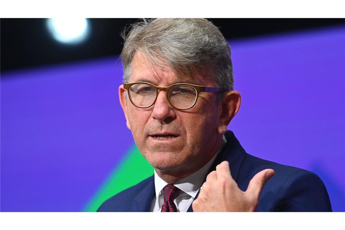 Kulturstaatsminister Wolfram Weimer (parteilos) darf die Betreiber des Buchladens „Zur schwankenden Weltkugel“ nicht als „politische Extremisten“ bezeichnen (Archivfoto).