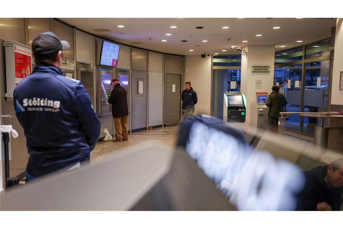 Sparkasse Gelsenkirchen-Buer öffnet nach Einbruch Foyer