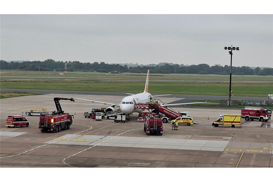 Crew bemerkt Dampf - Flugzeug kehrt nach Bremen zurück Kurz nach dem Start musste ein Flugzeug an den Flughafen Bremen zurückkehren. (Archivbild)