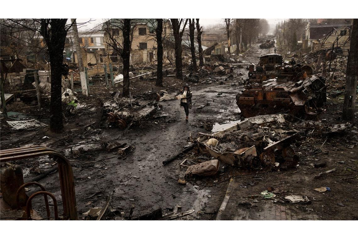 Kurz nach Kriegsbeginn hinterließen die russischen Besatzer in der ukrainischen Kleinstadt Butscha nahe der Hauptstadt Kiew ein Bild der Verwüstung.