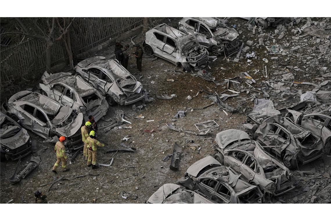 Abrupte Kehrtwende in Nahost: Waffenruhe statt Eskalation Kurz vor Beginn der Waffenruhe griff der Iran noch einmal massiv in Israel an. Vier Menschen starben und es gab heftige Schäden.