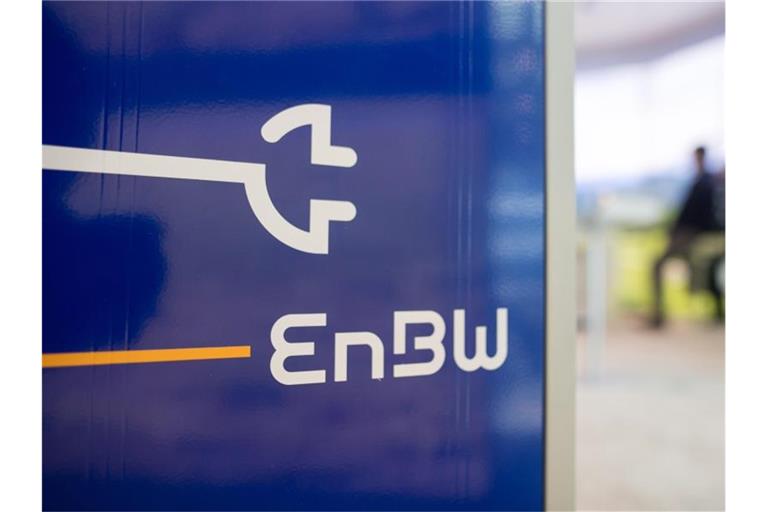 Kurz vor der Automesse IAA in München hat der Stromkonzern EnBW an der A8 im Süden der Stadt seine neue Schnellladesäule eröffnet. Foto: Sebastian Gollnow/dpa