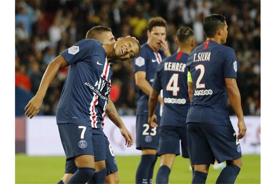 PSG zum Ligastart ohne Neymar - Wechsel zu Real rückt näher Kylian Mbappe (2.v.l) bejubelt sein Tor zum zwischenzeitlichen 2:0. Foto: Francois Mori/AP