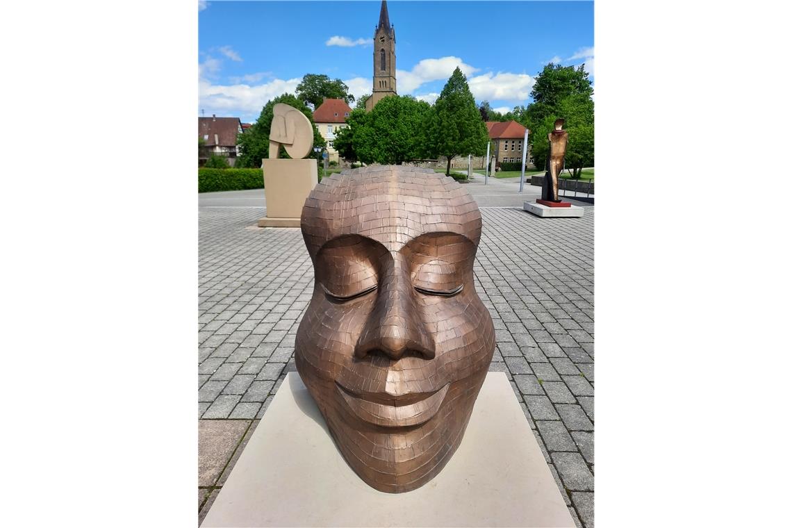 Die skurrile Welt
der Posenden „La faccia – Das Gesicht“ von 2014/2015.