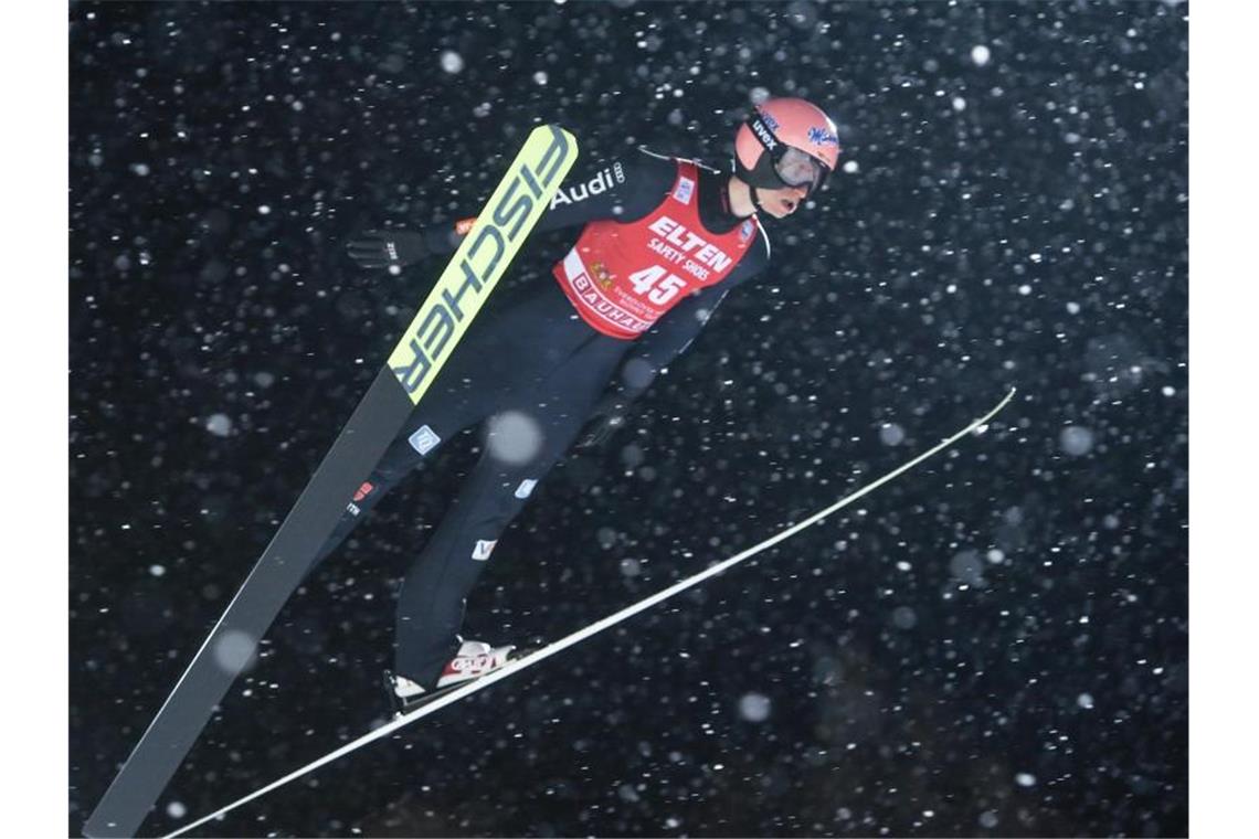Lässt Skispringer Karl Geiger den zweiten Sieg folgen?. Foto: Tumaschow/NordicFocus/dpa