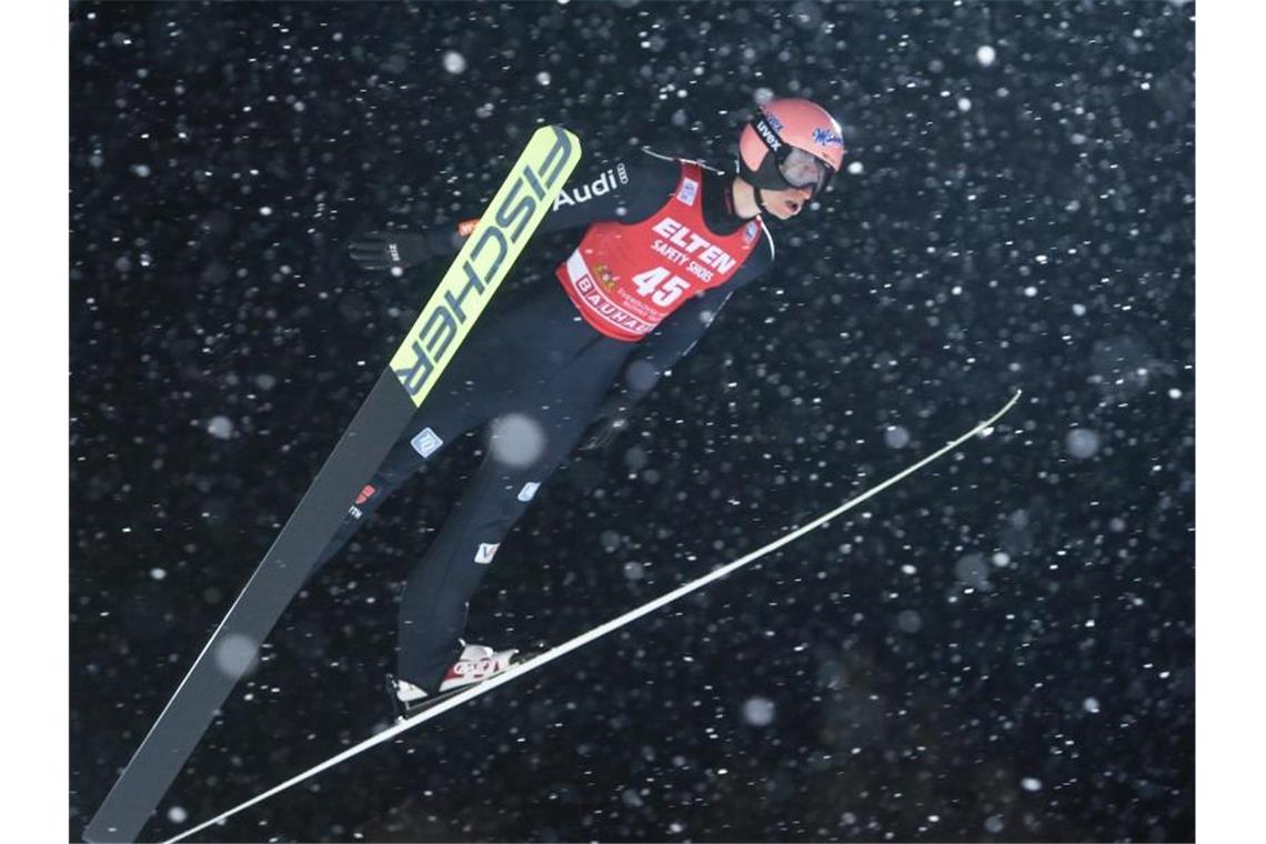 Das bringt der Wintersport am Sonntag Lässt Skispringer Karl Geiger den zweiten Sieg folgen?. Foto: Tumaschow/NordicFocus/dpa