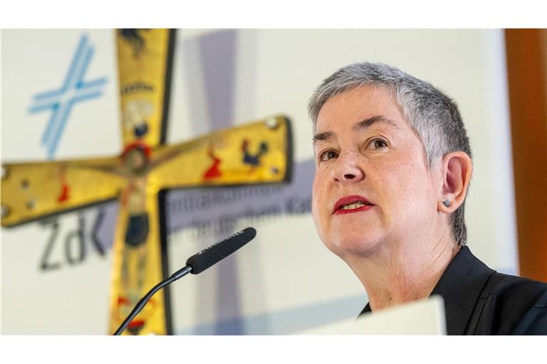 Laien-Präsidentin Irme Stetter-Karp findet es irreführend, den deutschen Katholiken vorzuwerfen, Dinge ohne Abstimmung mit Rom im Alleingang voranzutreiben.