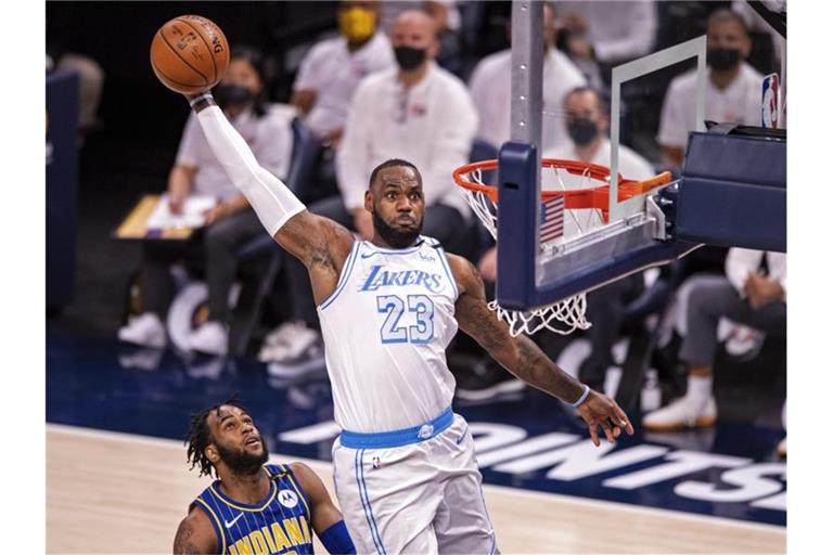 Lakers-Superstar LeBron James stand nach einer überstandenen Knöchelverletzung wieder auf dem Parkett. Foto: Doug Mcschooler/AP/dpa