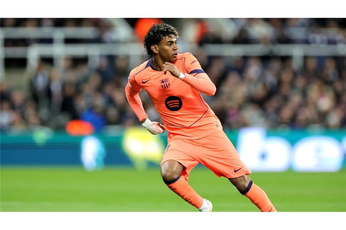 Lamine Yamal glich per Elfmeter spät für Barcelona aus.