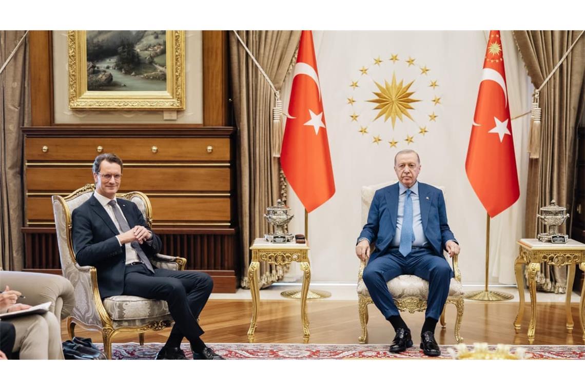 Landeschef meets Präsident: Für Hendrik Wüst (CDU), Ministerpräsident von Nordrhein-Westfalen, war der Empfang beim türkischen Präsidenten Recep Tayyip Erdogan protokollarisch eine enorme Aufwertung.
