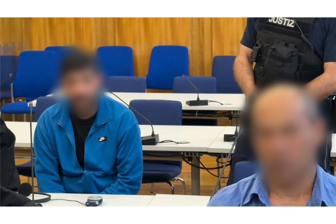 Wer trat den Kollegen tot? Landgericht in Heilbronn: Zwei Männer werden beschuldigt, einen Lkw-Fahrer zu Tode geprügelt zu haben.