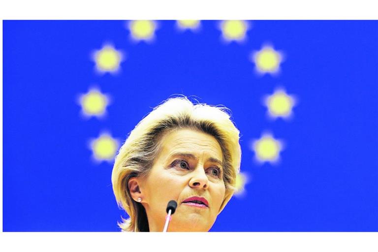 Landkarten aus Papier an Bord: Die Navigationsanlage an im Flieger von EU-Kommissionspräsidentin Ursula von der Leyen wurde elektronisch gestört.
