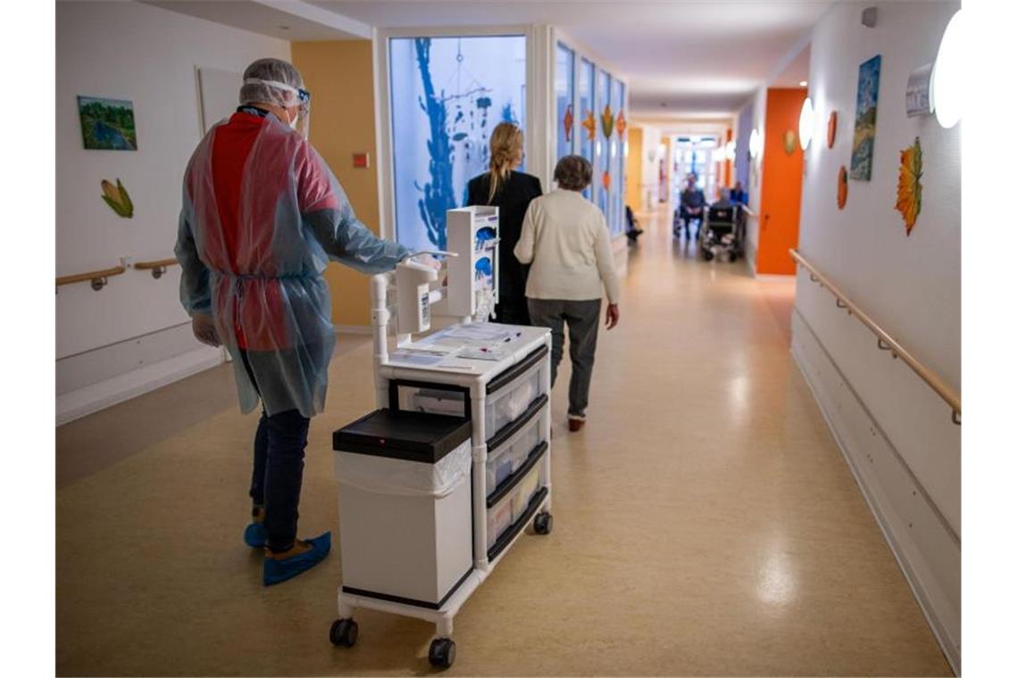 Landkreise fordern Corona-Impfpflicht in Pflegeheimen Landkreise fordern eine Corona-Impfpflicht in Pflegeheimen. (Archivbild). Foto: Jens Büttner/dpa-Zentralbild/dpa
