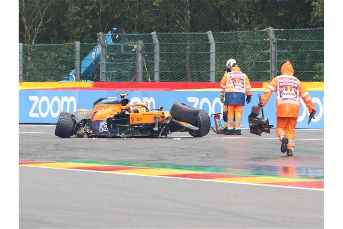 Verstappen nicht zu schlagen - Unfall-Schock für Norris Lando Norris kam in Spa mit seinem McLaren von der Strecke ab. Foto: Benoit Doppagne/BELGA/dpa