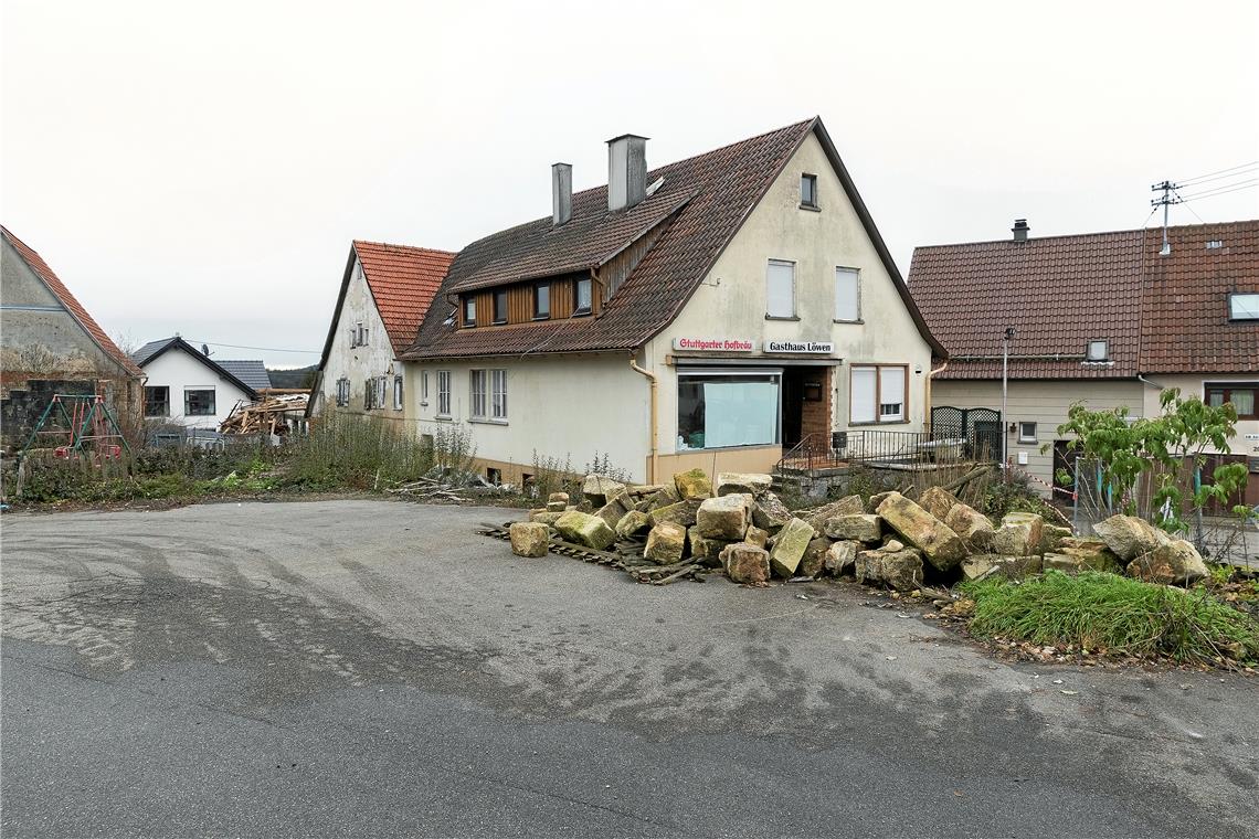 Landratsamt fordert: „Sofort aktiv werden“, das heißt abbrechen, so auch die ehemalige Gaststätte Löwen in der Gartenstraße 5. Foto: J. Fiedler