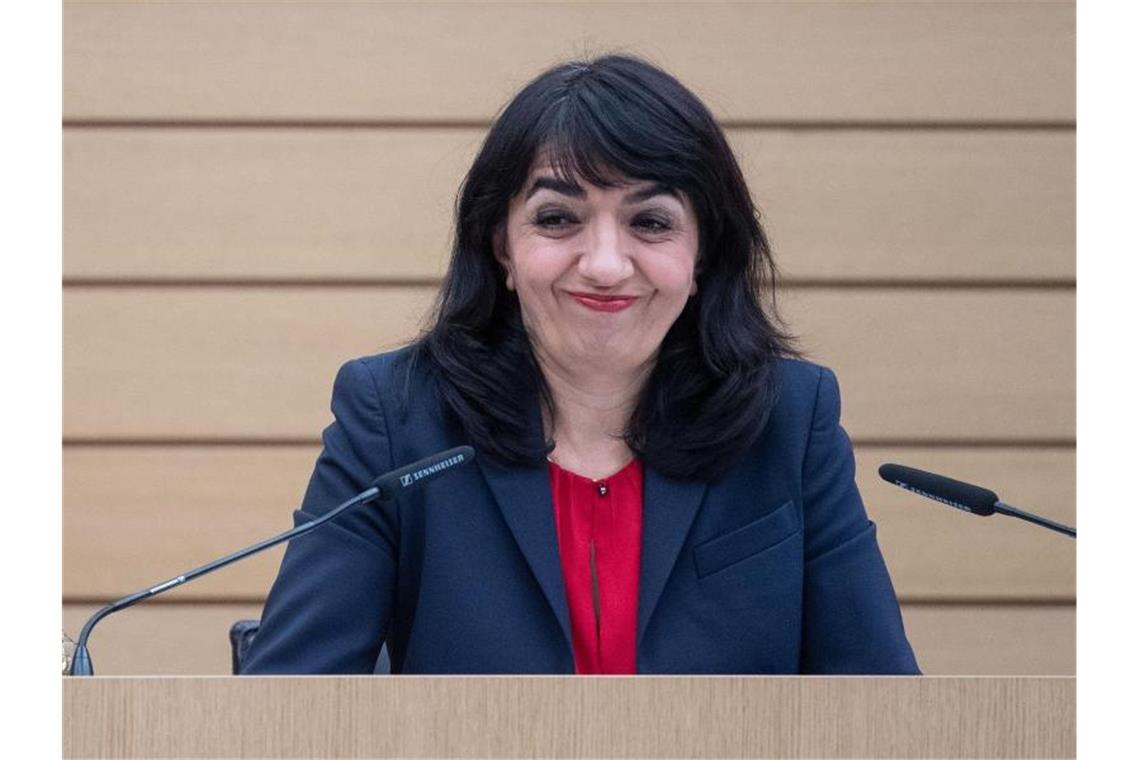AfD klagt gegen Aras wegen Absage von Landtagssitzungen Landtagspräsidentin Muhterem Aras sitzt im Landtag von Baden-Württemberg. Foto: Marijan Murat/dpa/Archivbild