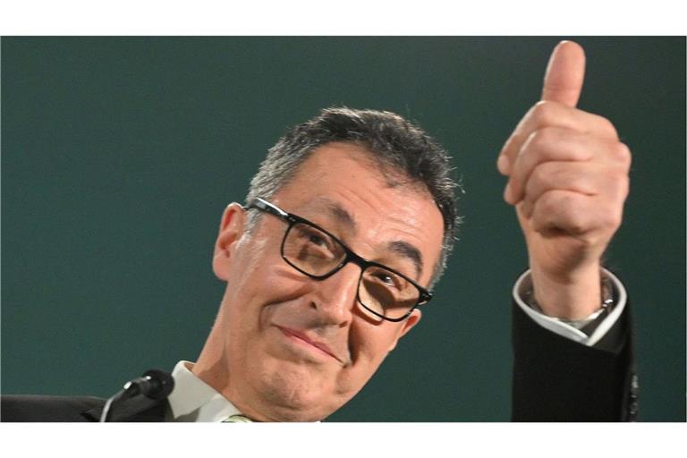 Landtagswahl 2026: Cem Özdemir lag nach den ersten Hochrechnungen mit den Grünen auf Platz Eins.