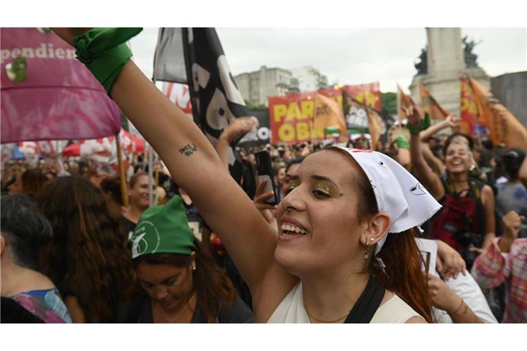 Lange mussten Frauen dafür kämpfen, wählen und eigene Entscheidungen treffen zu dürfen. (Archivbild)