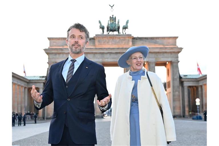 Langsam geht die Sonne unter. Foto: Wolfgang Kumm/dpa