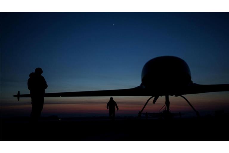 Langstreckendrohnen der Ukraine greifen regelmäßig russische Ölanlagen an. (Archivbild)