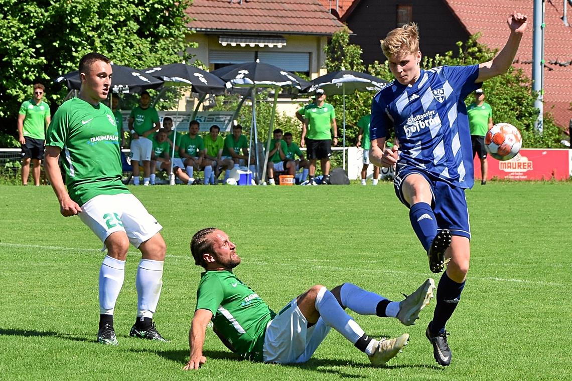 Lars Kleemann (rechts) gehört mit dem Bezirksliga-Absteiger VfR Murrhardt zum erweiterten Kreis der Titelanwärter. Foto: Tobias Sellmaier