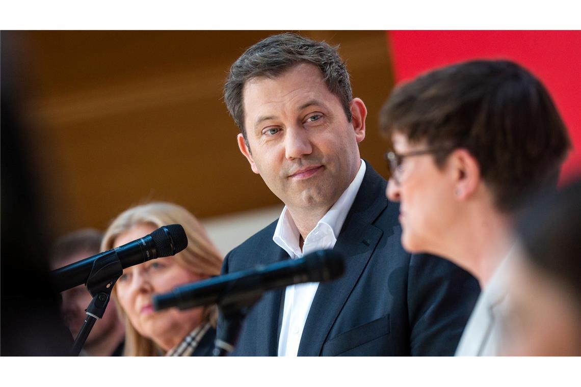 Bas rückt an SPD-Spitze - Neuer Generalsekretär Lars Klingbeil dankt Saskia Esken für die Zusammenarbeit.