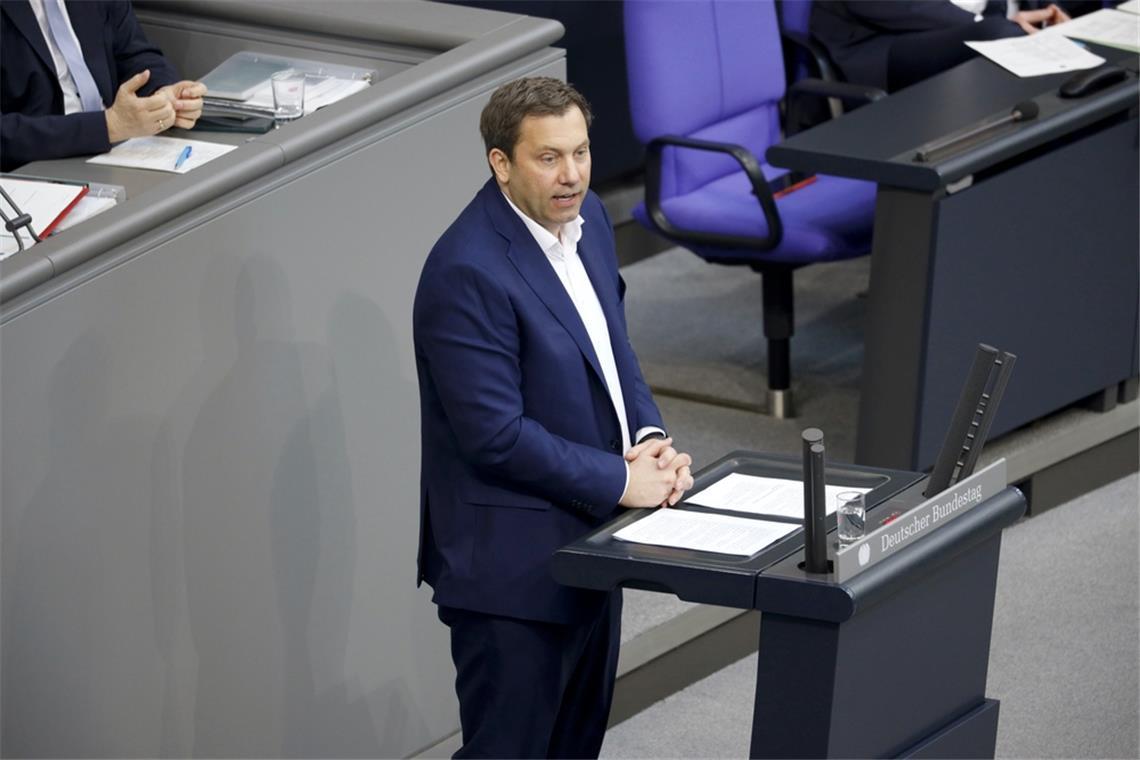 Hier können Sie live zuschauen Lars Klingbeil eröffnet die Sitzung mit einer Rede.