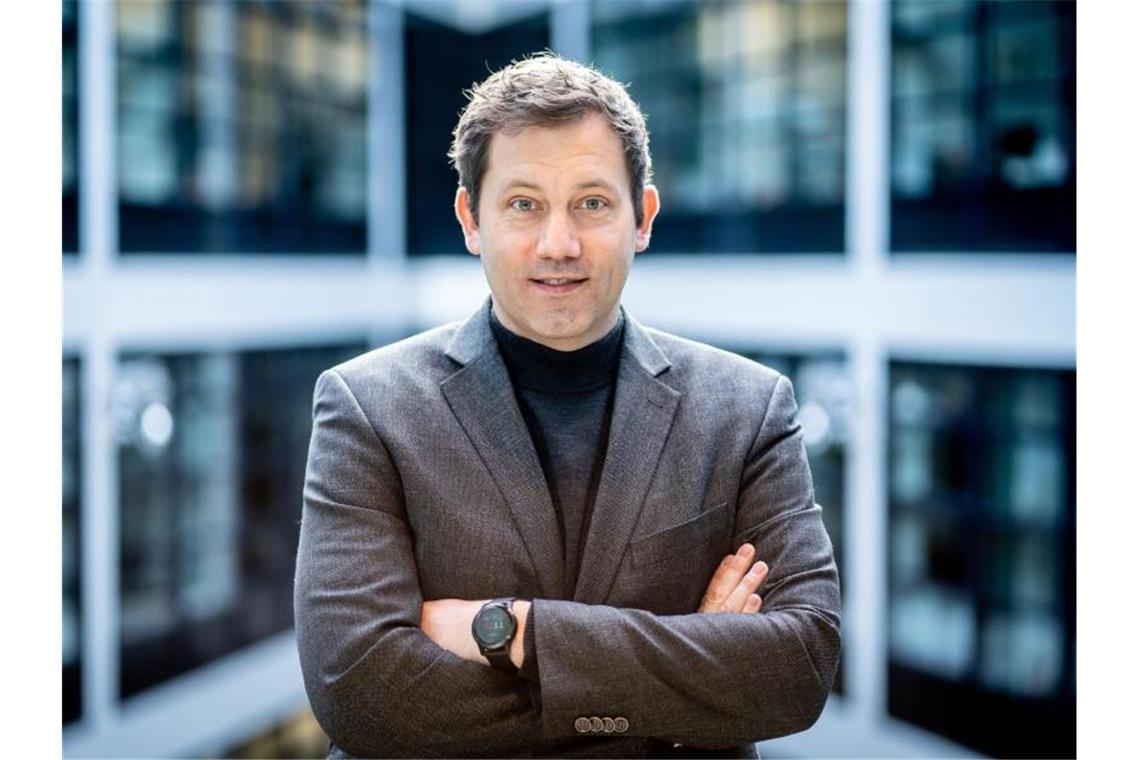 Klingbeil: Wollen für Ampel auf Bundesebene kämpfen Lars Klingbeil, SPD-Generalsekretär, steht im Willy-Brandt-Haus. Foto: Kay Nietfeld/dpa/Archivbild