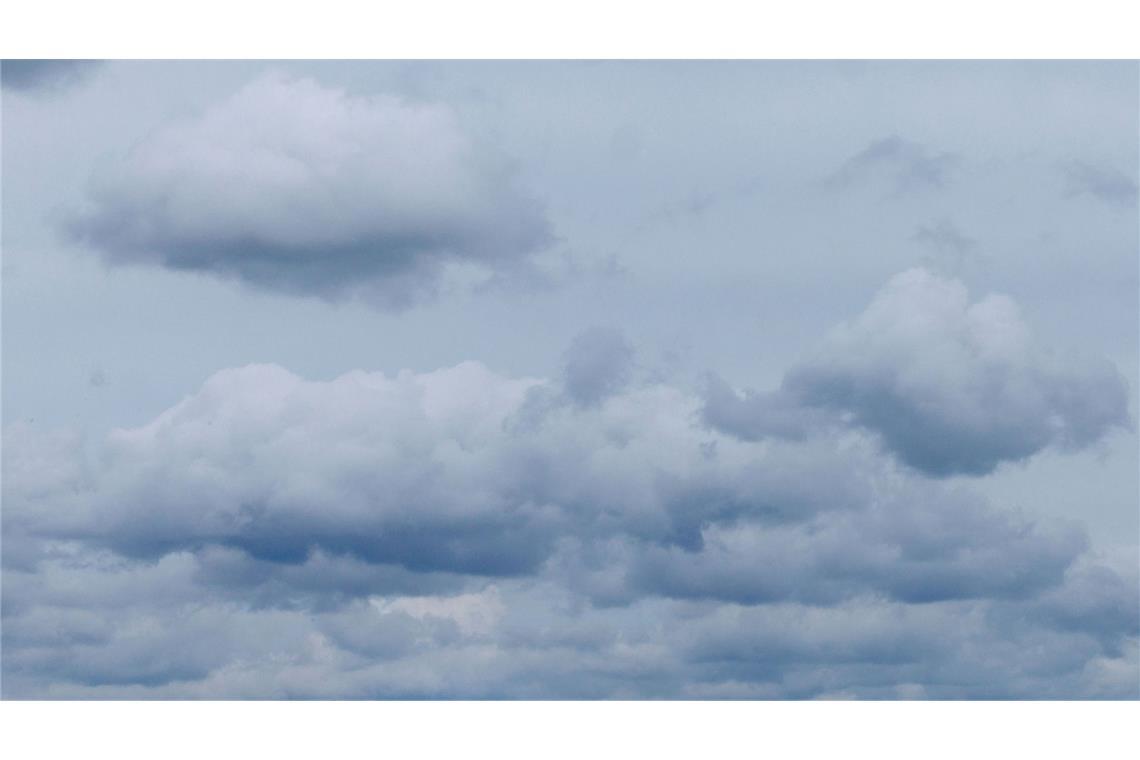 Launig zeigt sich das Wetter zum Start in die neue Woche - auf heiteres Wetter folgen am Montag vermehrt Wolken und Regenschauer. (Symbolbild)