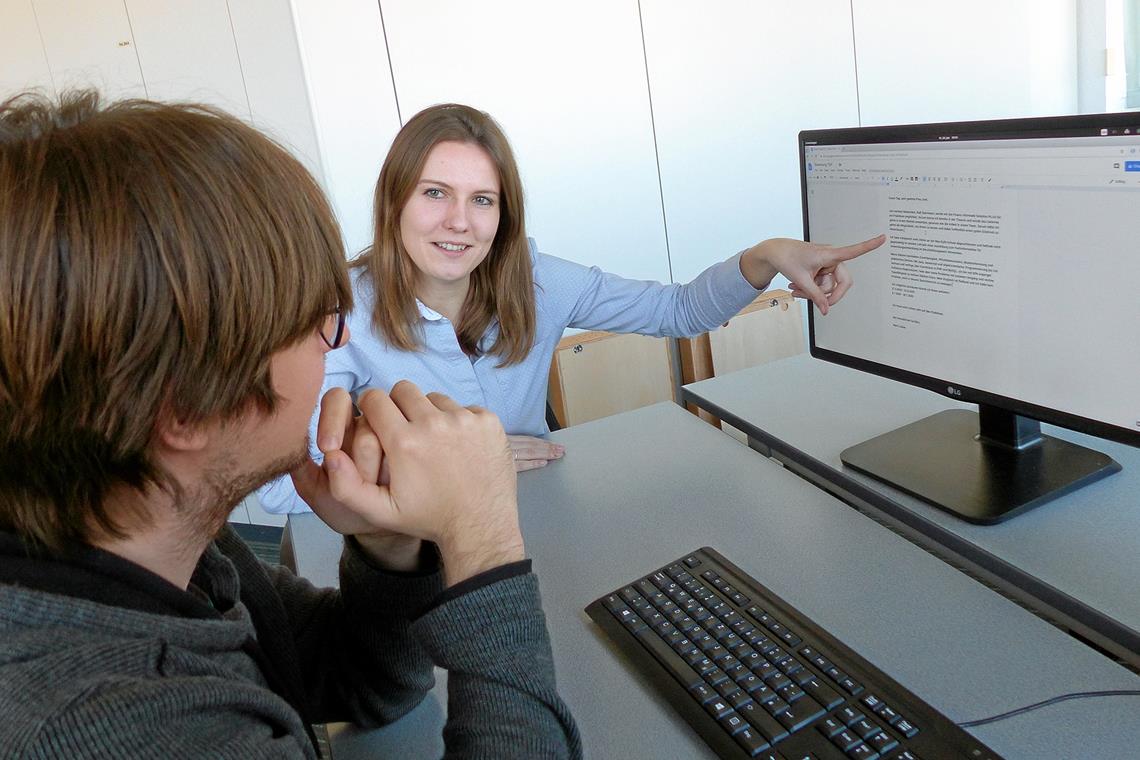 Den einen Fahrplan für Autisten gibt es nicht Laura Bürkle ist bei der Paulinenpflege die Expertin in Sachen Autismus. Foto: M. Knödler