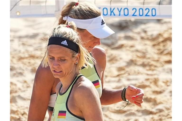 Laura Ludwig (l) und Margareta Kozuch verloren zum Olympia-Auftakt. Foto: Michael Kappeler/dpa