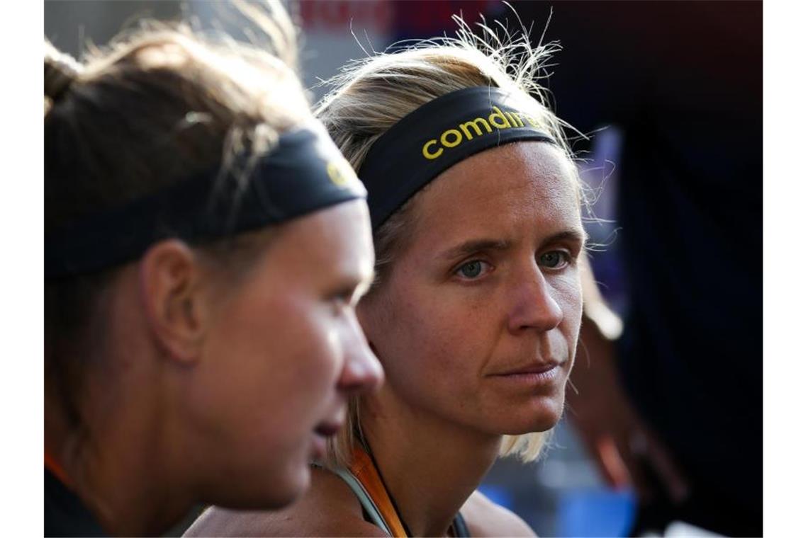 Ludwig-Kozuch-Versprechen: Für Olympia den Hintern aufreißen Laura Ludwig (r) und Margareta Kozuch schieden bei der Heim-WM bereits aus. Foto: Christian Charisius