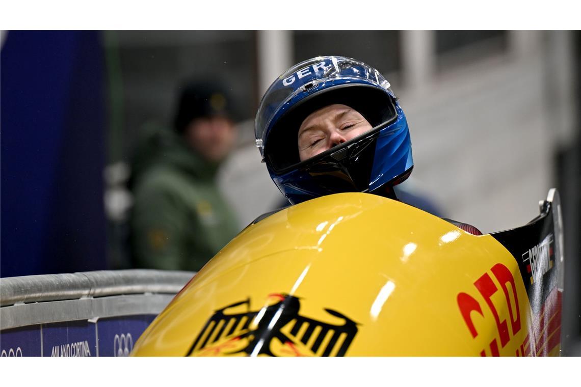 Laura Nolte fährt im Monobob auf dem zweiten Platz ins Ziel ein bei den Olympischen Winterspielen Mailand Cortina 2026.