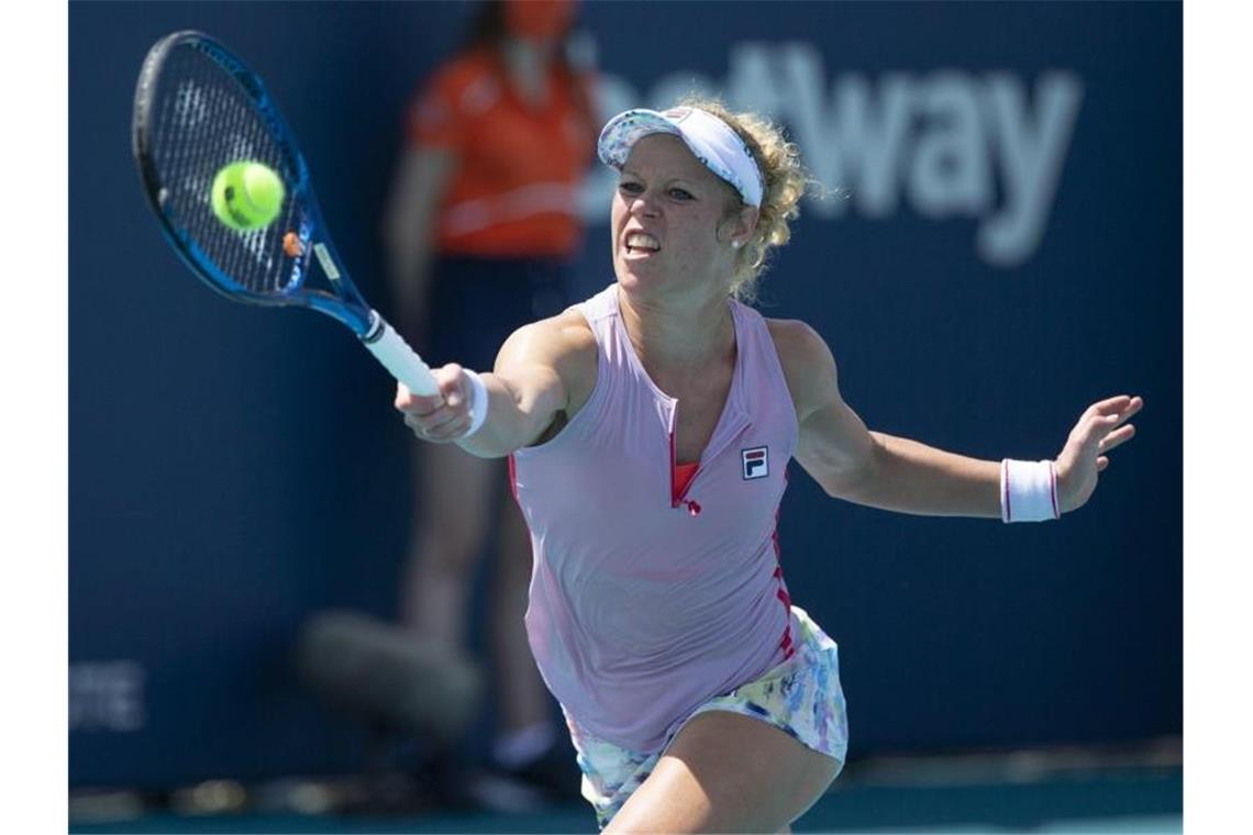 Vier deutsche Tennisspielerinnen in Stuttgart im Einsatz Laura Siegemund in Aktion. Foto: Al Diaz/Miami Herald/AP/dpa