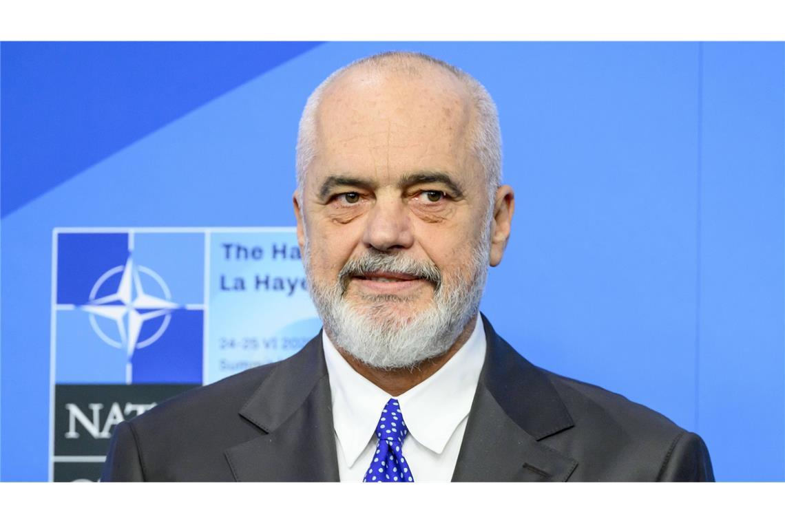 Laut Albaniens Regierungschef Edi Rama soll künftig eine virtuelle Ministerin über öffentliche Aufträge entscheiden.