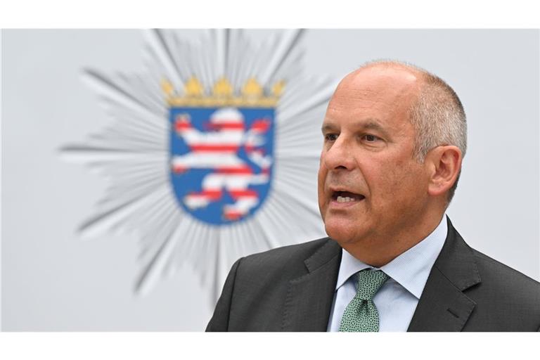 Laut Angaben des Innenministers Roman Poseck (CDU) wurden bei Protesten gegen die Gründung der AfD-Jugendorganisation in Gießen mehr als 50 Polizisten verletzt.