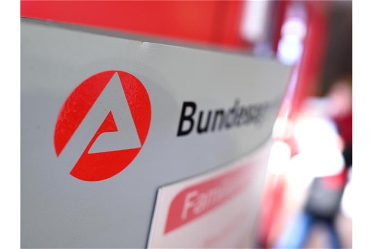 Laut Bundesagentur für Arbeit sind 2,687 Millionen Menschen ohne Job. Foto: Felix Kästle/dpa
