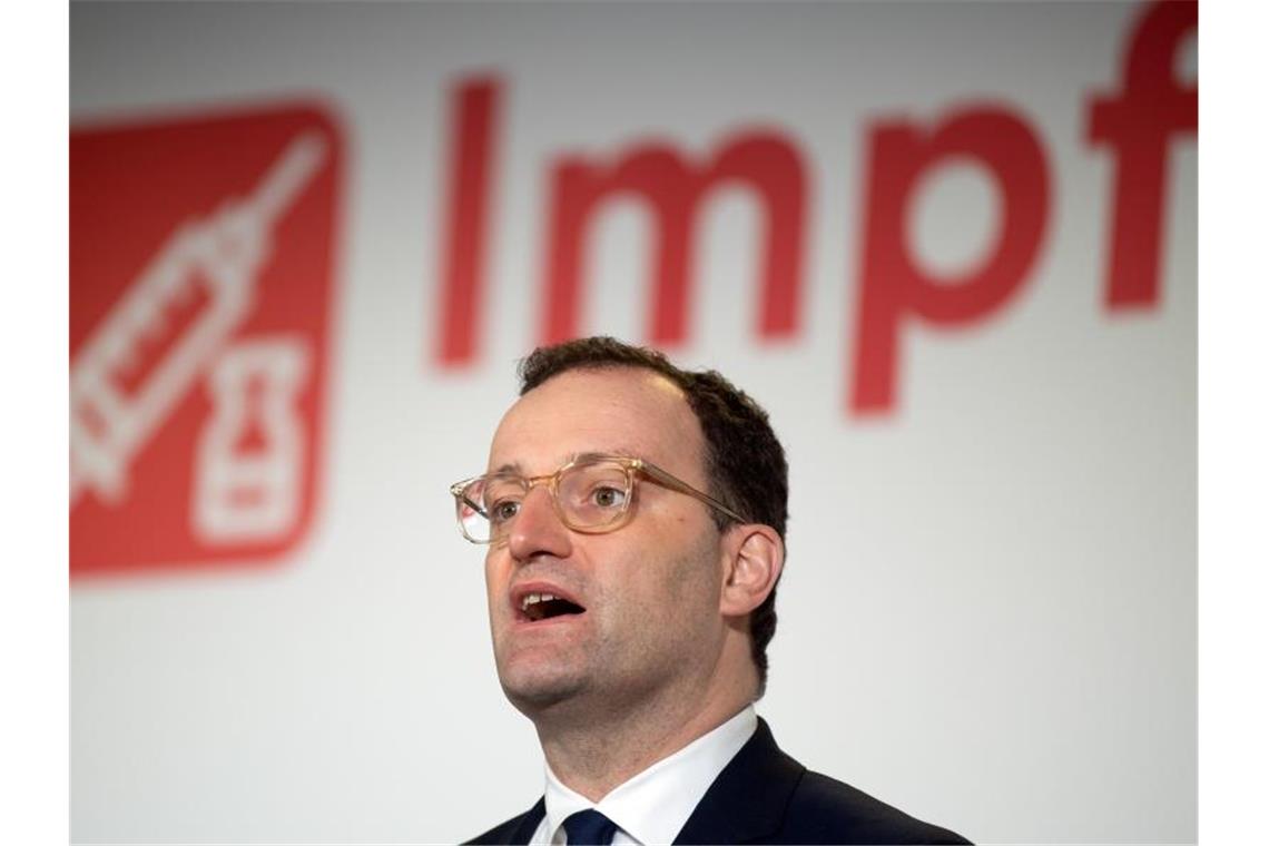 Spahn: Corona-Impfung kann bald starten Laut Bundesgesundheitsminister Jens Spahn sollen bundesweit zu Beginn voraussichtlich zwischen fünf und acht Millionen Impfdosen zur Verfügung stehen. Foto: Federico Gambarini/dpa-Pool/dpa