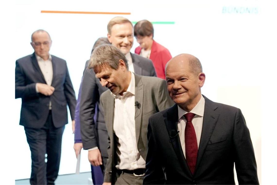Das sagt die Wirtschaft zum Koalitionsvertrag Laut dem Arbeitgeberverband Gesamtmetall hat die völlig neue Regierungskoalition die Chance, einen Ruck durch das Land gehen zu lassen. Foto: Kay Nietfeld/dpa