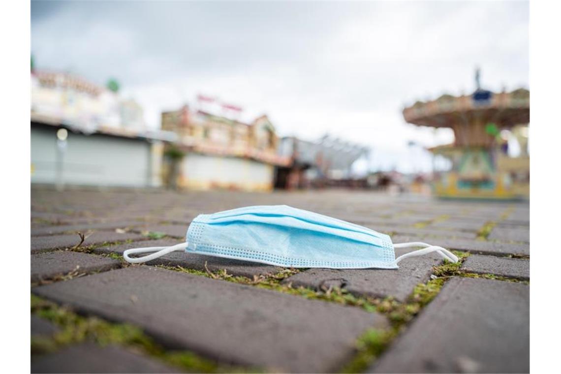 Spahn: Corona-Anstieg besorgniserregend Laut dem Robert Koch-Institut meldeten die Gesundheitsämter 4058 neue Corona-Infektionen innerhalb der vorangegangenen 24 Stunden. Foto: Mohssen Assanimoghaddam/dpa