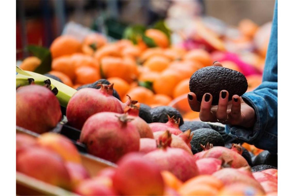 Laut den Expertgen gibt es bei Obst- und Gemüsebauern „einige Unruhen im Marktgeschehen“. Foto: Andreas Arnold/dpa