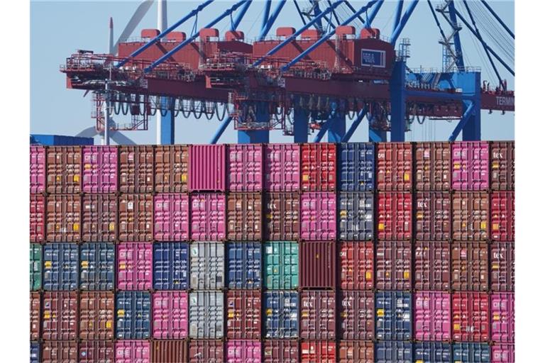 Laut DIHK haben sich die Erwartungen der deutschen Unternehmen an ihr Auslandsgeschäft moderat verbessert, auch wenn die Konjunktur in vielen Regionen ins Stocken geraten ist. Foto: Marcus Brandt/dpa